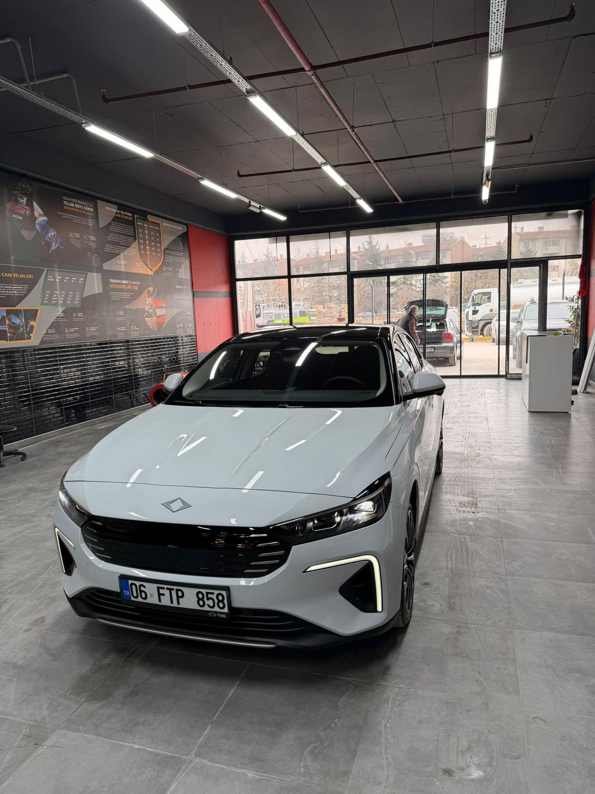 Çayyolu Garage uygulama alanında beyaz araç